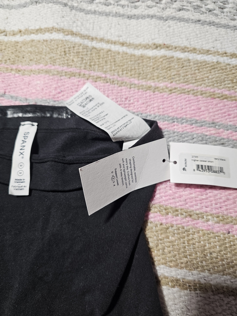 SPANX Size Medium Shaping Shorts in Black - Picture 3 of 4